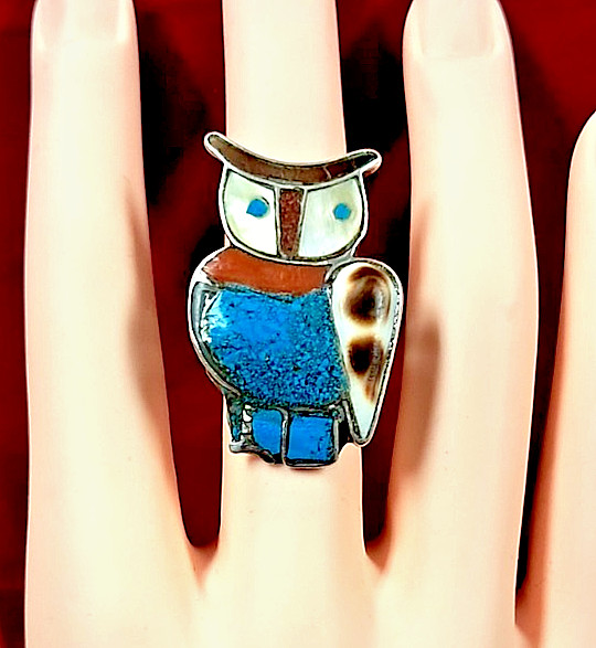 NATIVE AMERICAN ZUNI STERLING OWL RING TURQUOISE, MOP, CORAL (sz 6.5) 7.83gr