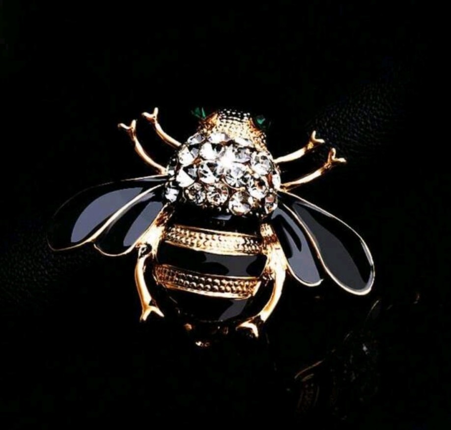 SMALL CUTE BEE BUG BLACK & GOLD LAPEL BROOCH PIN~BIRTHDAY GARDENER GIFT FOR HER
