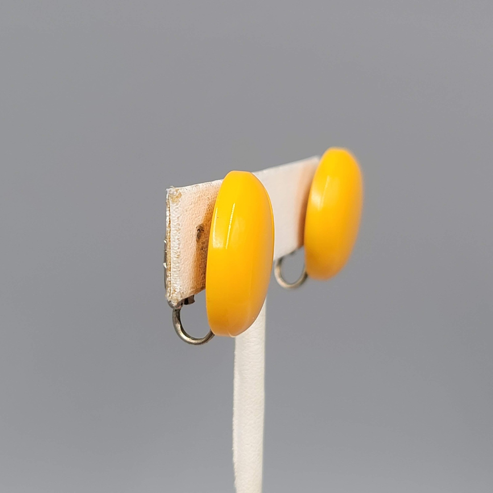 Vintage Mustard Yellow Clip on Earrings Flat Round Drop 3/4″