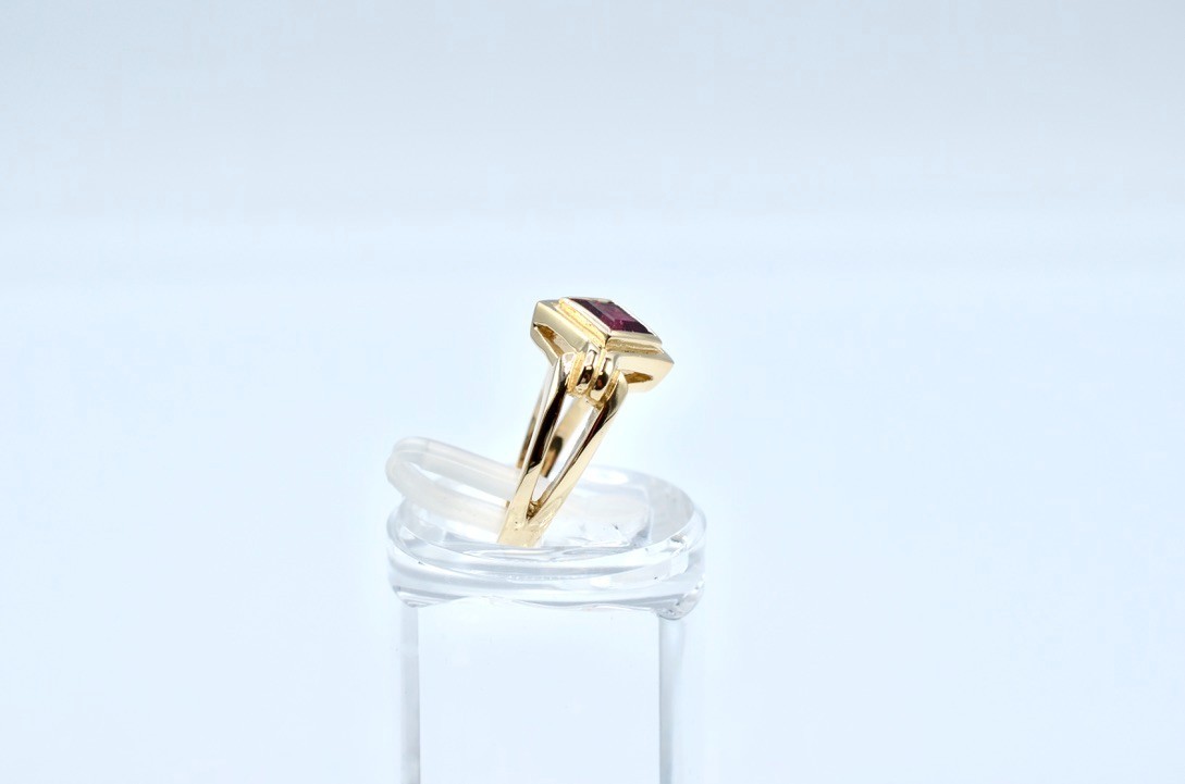 14k Vintage Gold And Rubellite Solitaire Ring.~~8.6gr