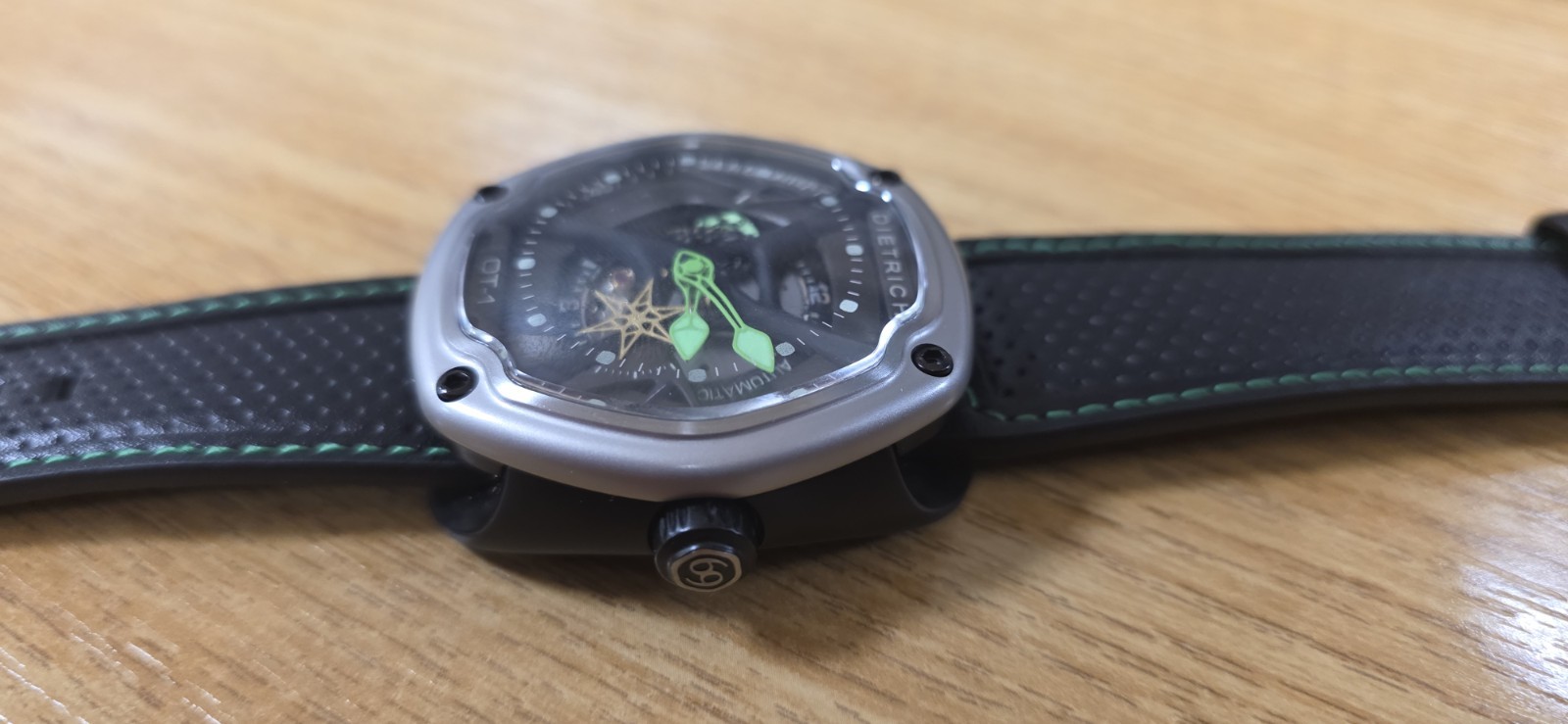NEW / UNWORN Dietrich OT-1 Organic Time – 1st Gen Slim Box – 3 Straps