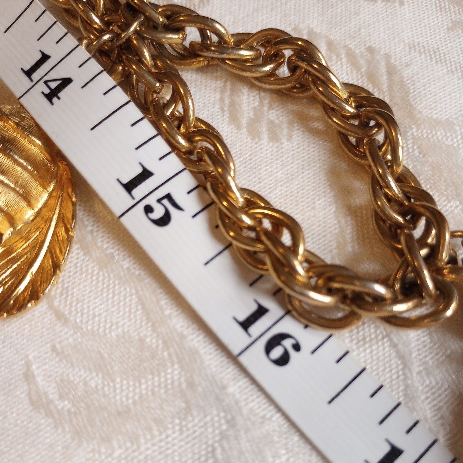 Vintage Goldtone 3 large bumblebee Insect statement necklace 26 + 6in