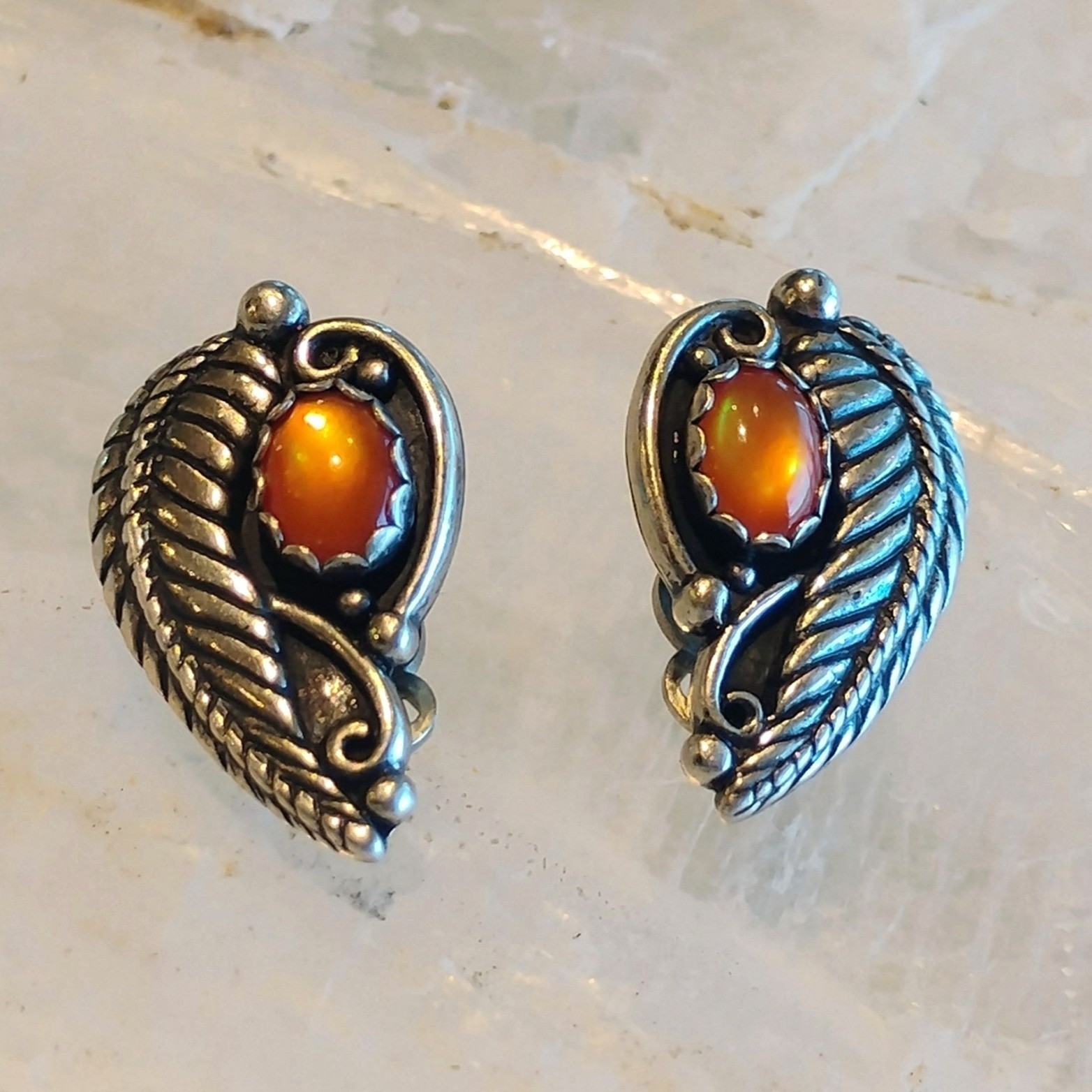 Vtg Wheeler Manufacturing Native Sterling Silver Orange MOP Clip-on Earrings