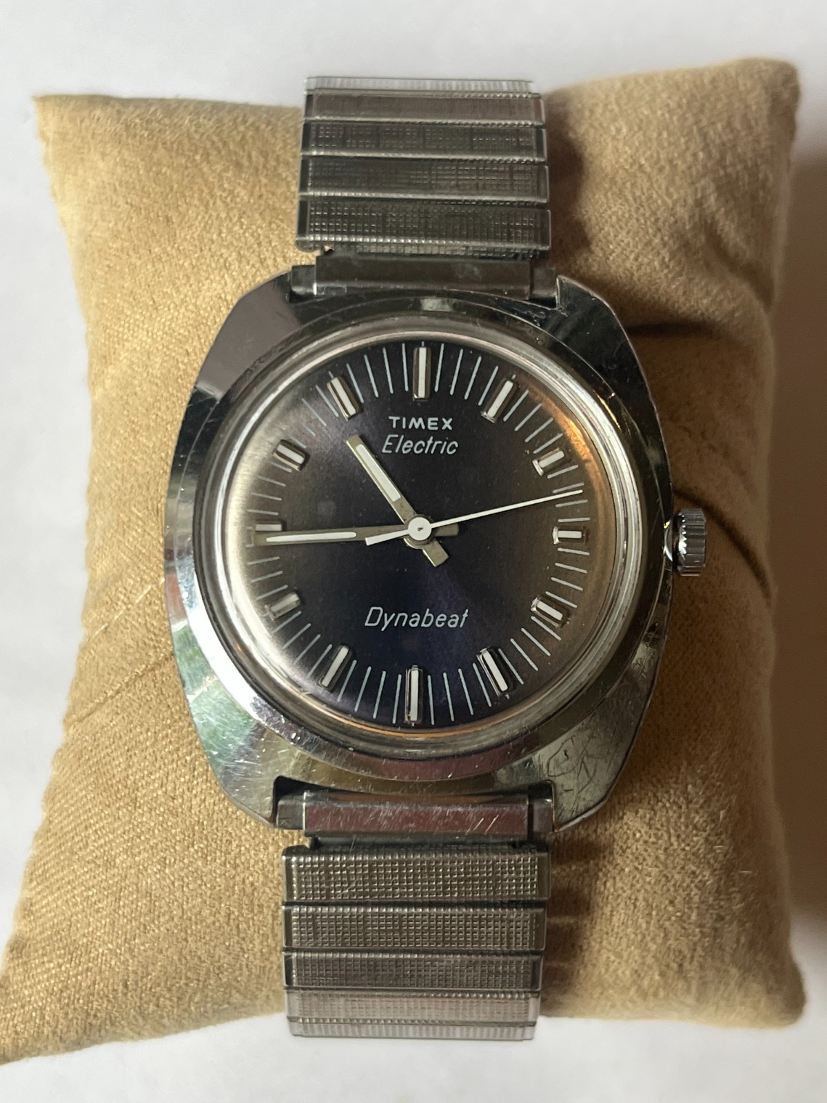 vintage Timex Electric Dynabeat blue dial Watch keeping time