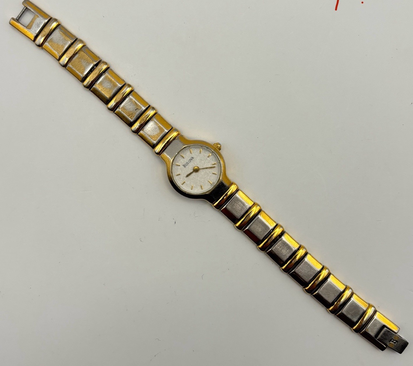 Vintage Bulova Women 98T30 Petite Gold Tone 20mm Quartz Analog Watch #7.36
