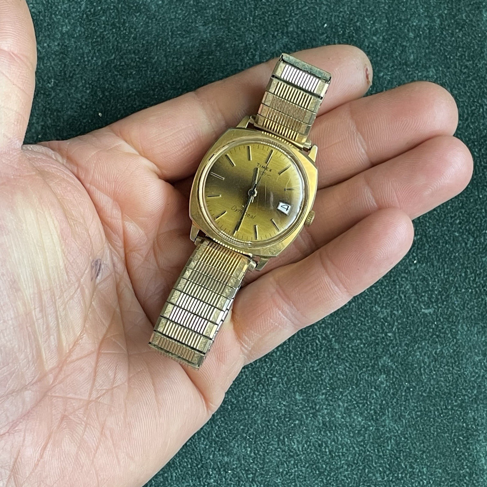 Vintage Timex Electric Dynabeat Date Watch Mens Gold Tone 34mm