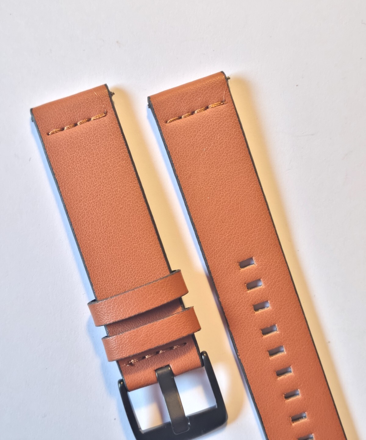 18mm NEW BROWN LEATHER UPPER WATCH STRAP, RUBBER BACKED BLACK BUCKLE. EASY FIT.