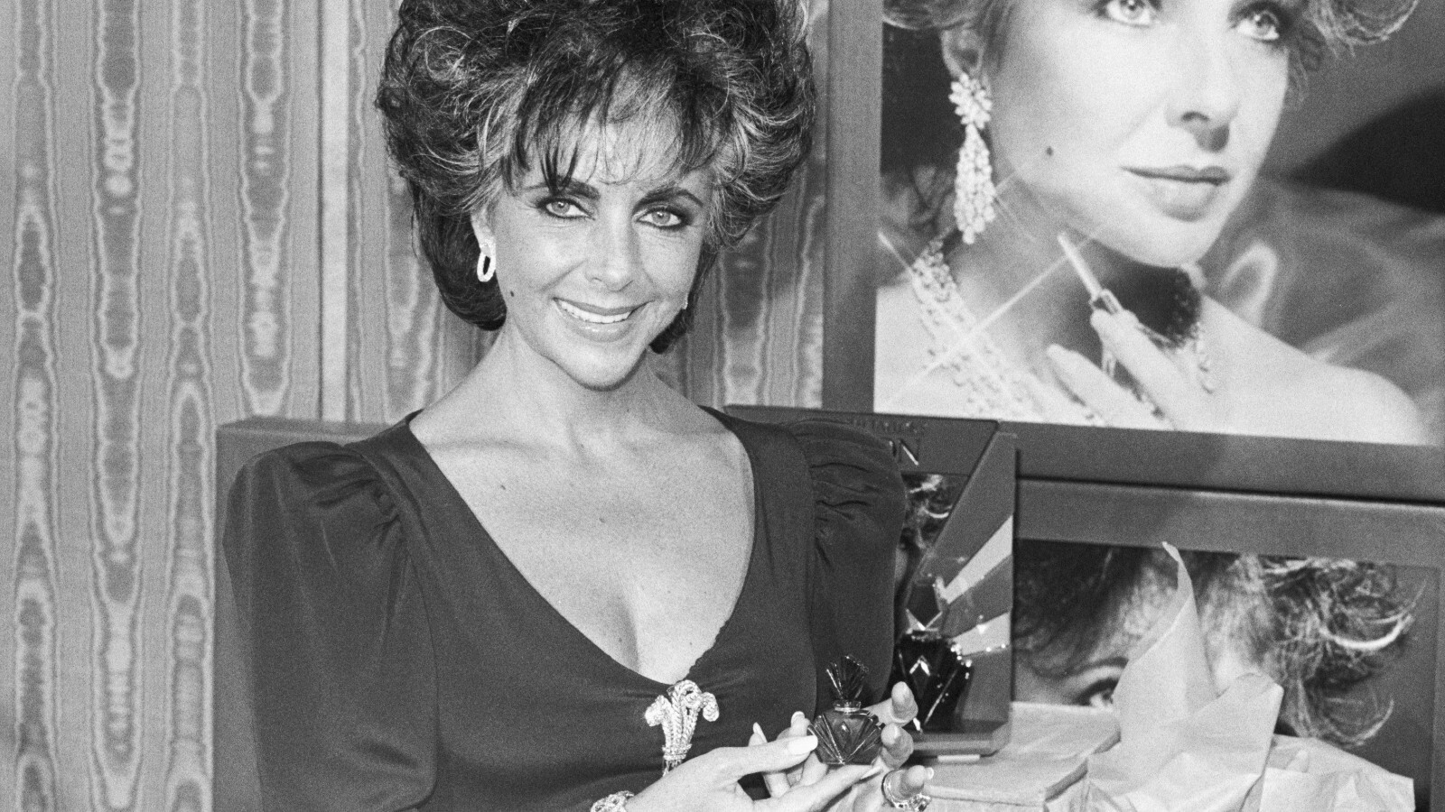 Duchess of Windsors Prince of Wales brooch, Elizabeth Taylor,royal, Gift