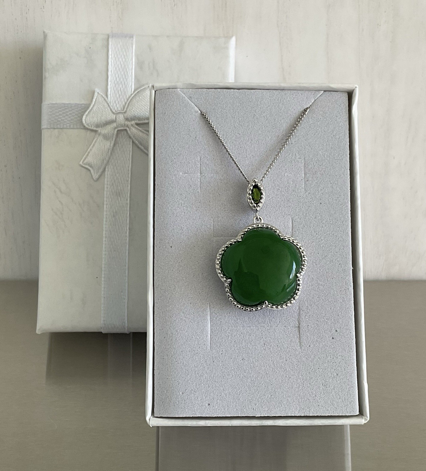 Green Jade Chrome Diopside Floral Pendant Necklace 925 Sterling Silver 18″ Chain