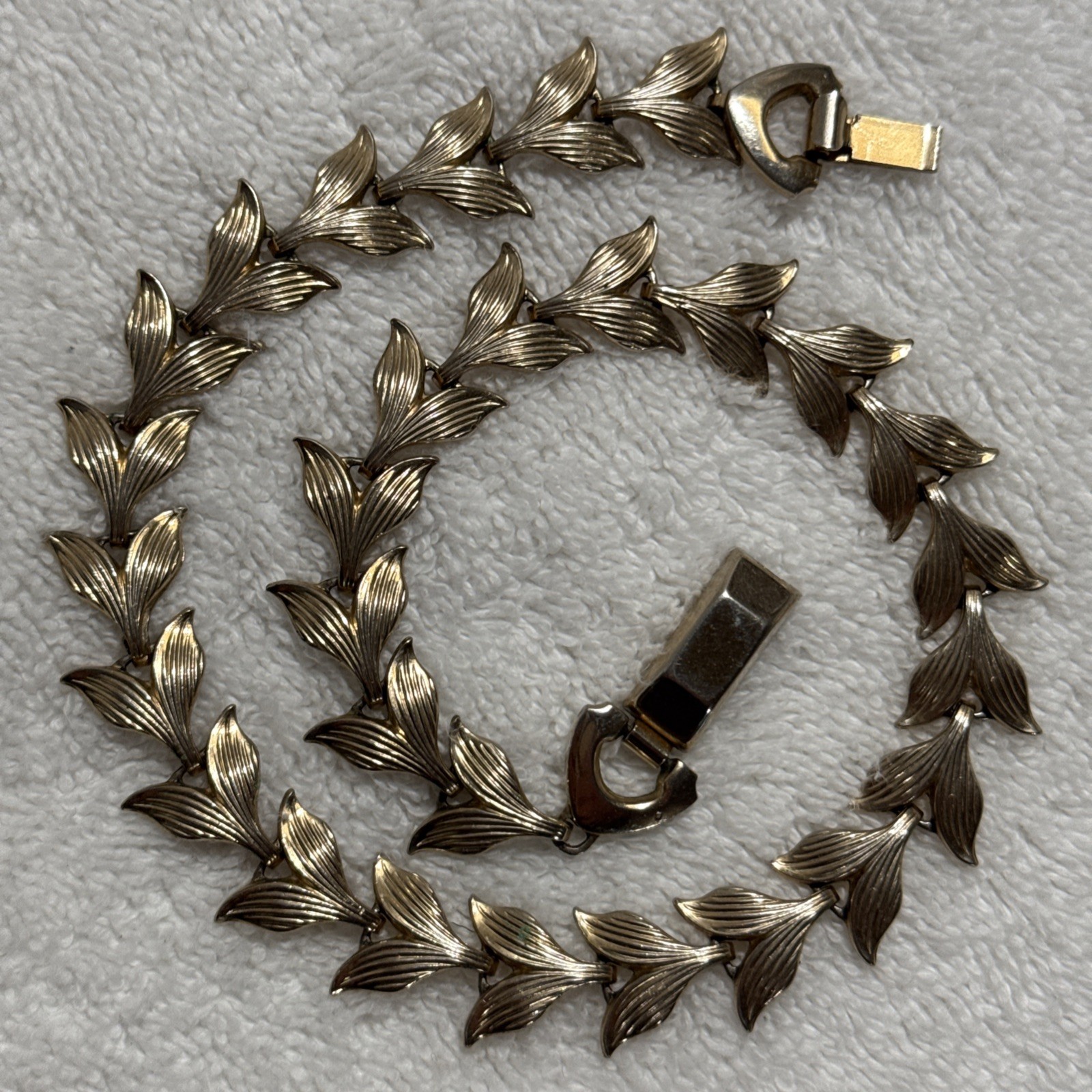 VTG Signed Jaycraft 15″ Gold Tone Linked Necklace Mermaid Whale Fish Tail Leaf