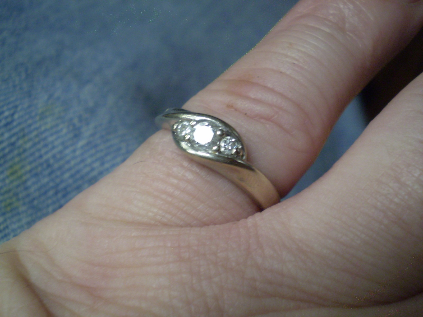 14K White Gold Ladies 3 Diamond Cluster Ring 3.2 Grams