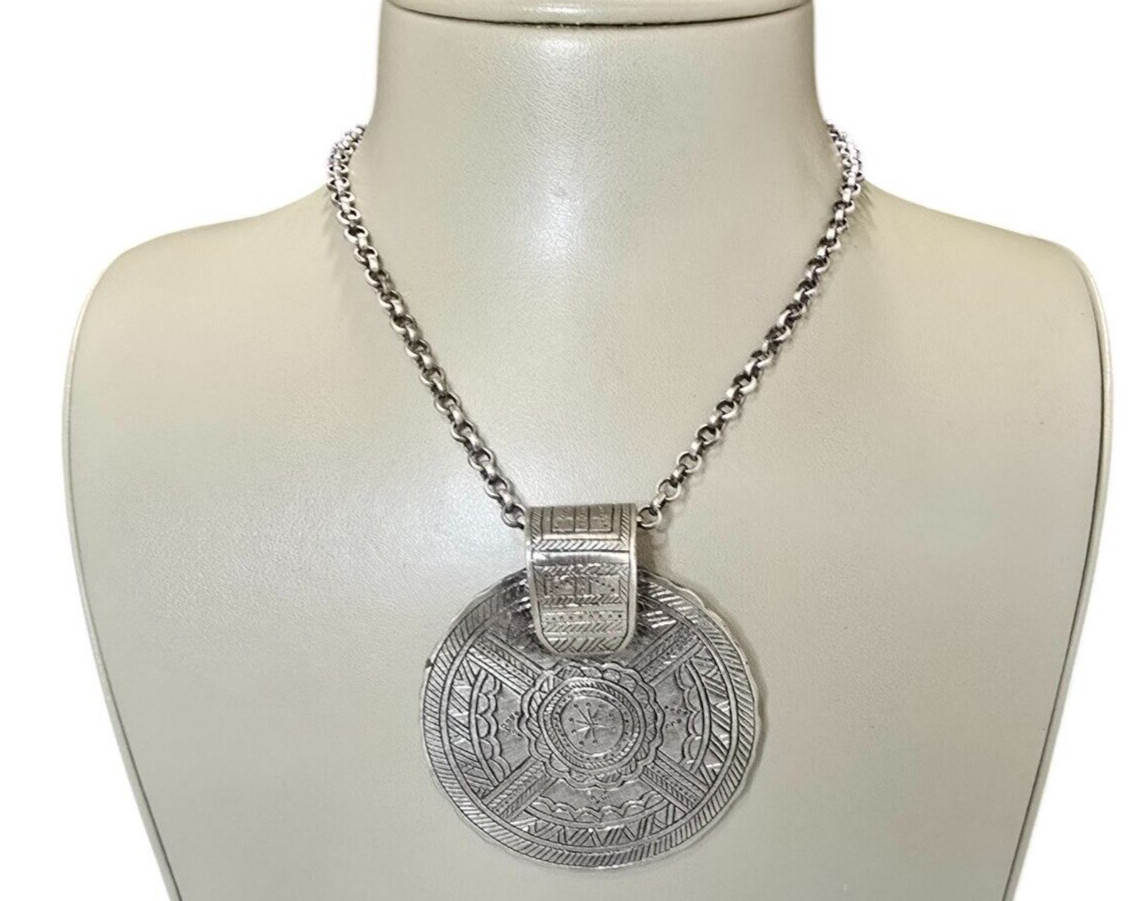 Stephan & Co Women’s Trendy Dark Silver Tone Pendant Necklace NWT