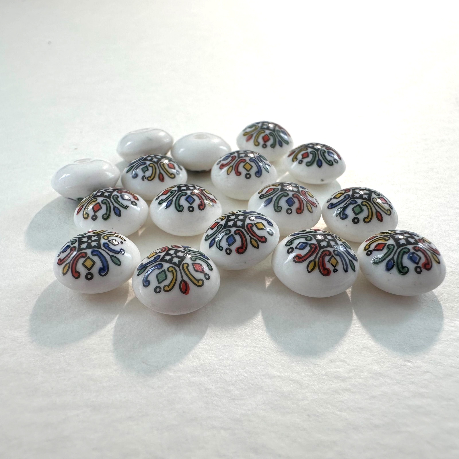 G78 Vintage glass ‘buttons’ 46SS (10.3mm) round white & multi cabochon top (16)