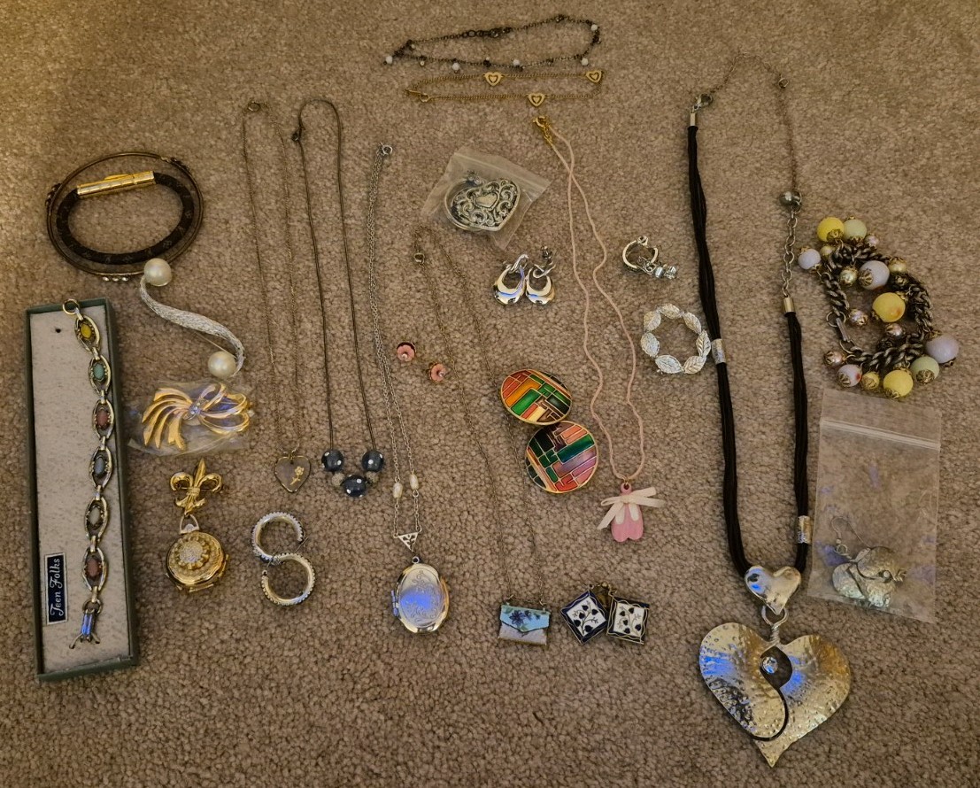 Mixed Jewelry Lot Mixed Variety Wearable Products Necklaces Bracelets Locket Etc