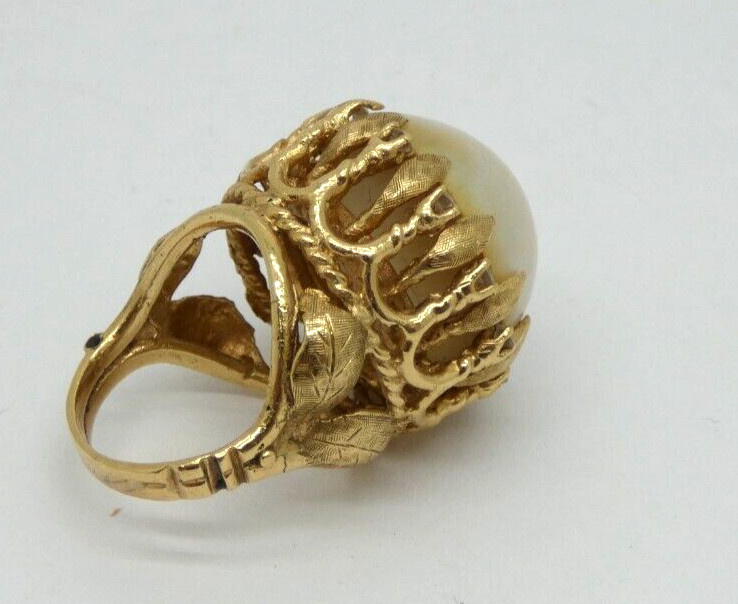Extravagant & Massive Vintage Mabe’ Pearl & Solid Gold Ring with Diamonds