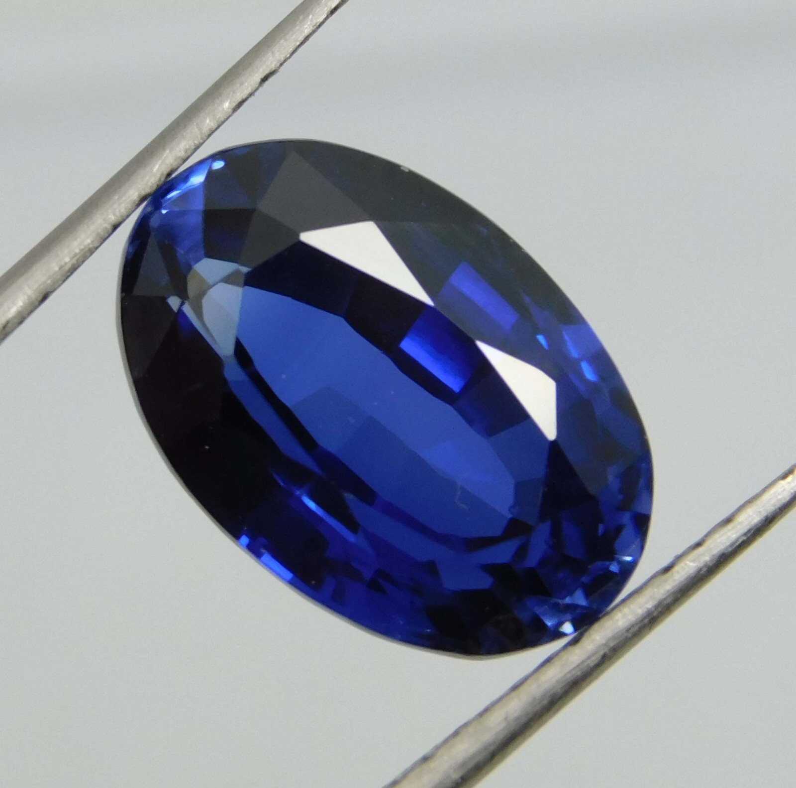 Certified 7.85 Ct Natural Kashmiri Blue Sapphire Oval Cut Loose Gemstone