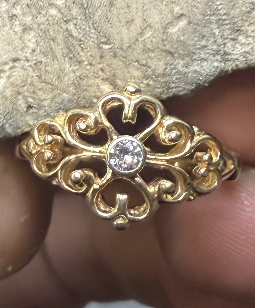 14k Yellow Gold Handmade Flower Hearts Ring Size 6.25 US 3.4 Grams.