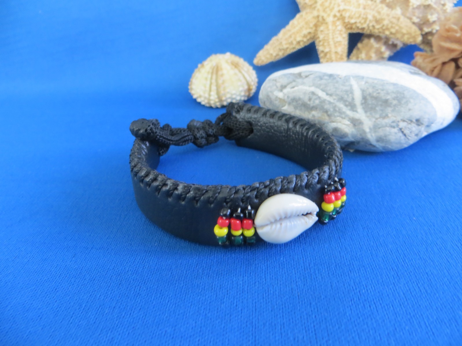 AFRICAN JEWELRY HAND-CRAFTED COWRIE Leather GLASS BEADS BRACELET KENYA HH