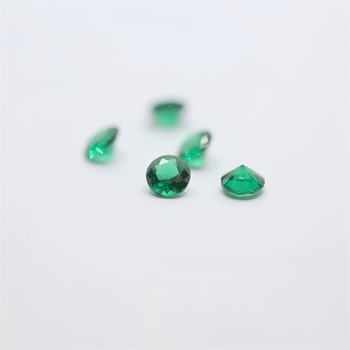 10pcs Round Faceted Emerald Brilliant Cut Rich Green Emerald Gem in Small Sizes