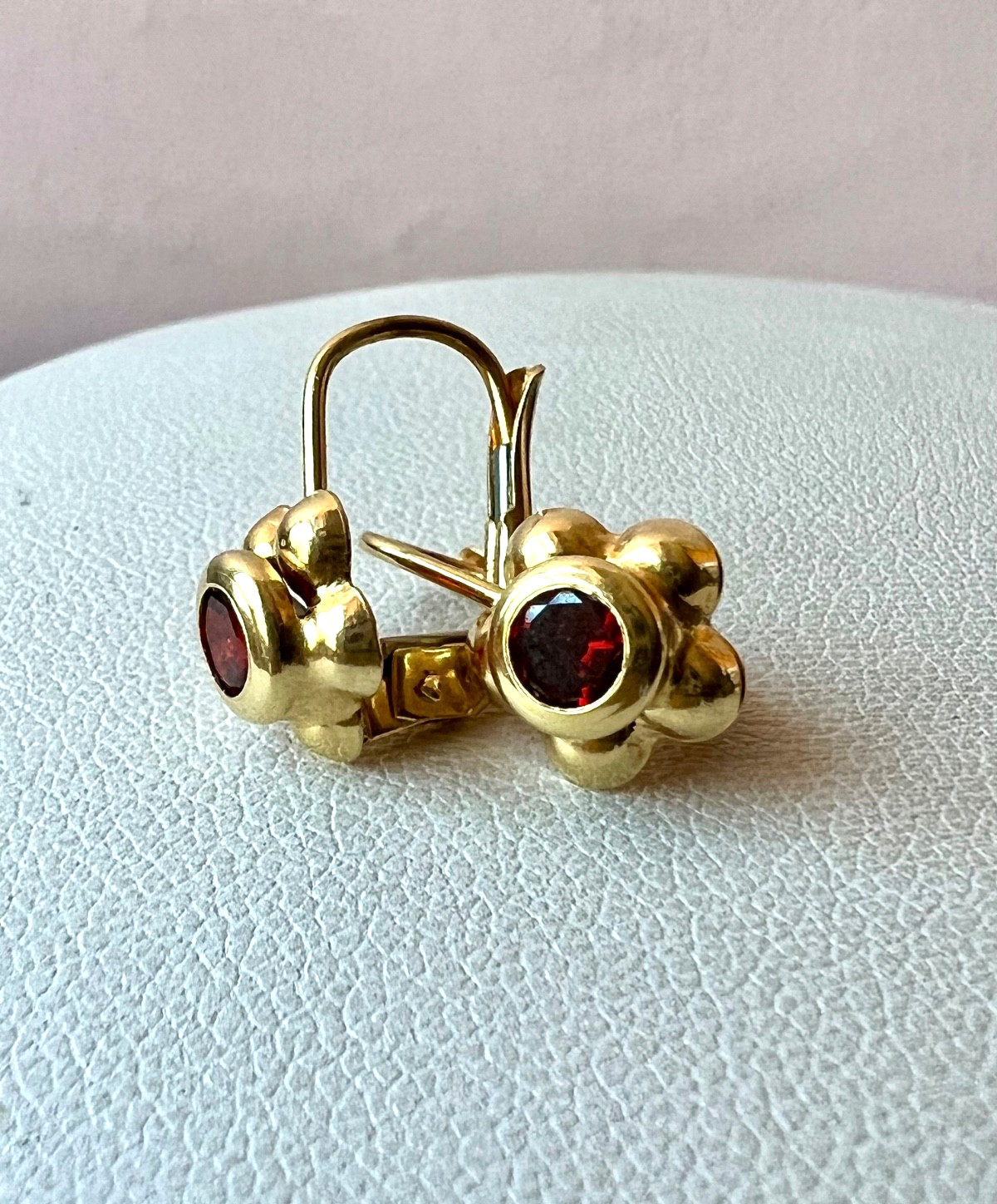 VINTAGE 14K GOLD GARNET LEVER BACK FLOWER FLORAL EARRINGS JANUARY BIRTHSTONE