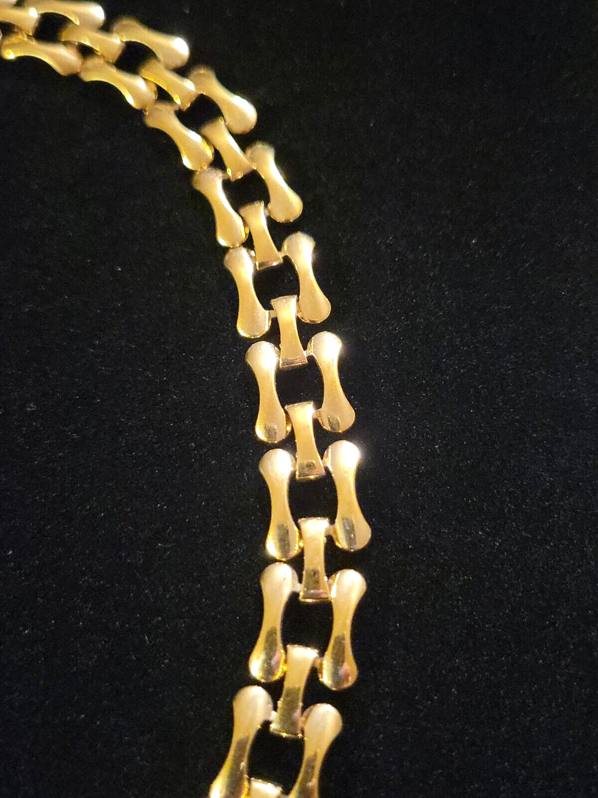 Vintage Retro 1980s 1990s simple Goldtone chain wide flat link .
