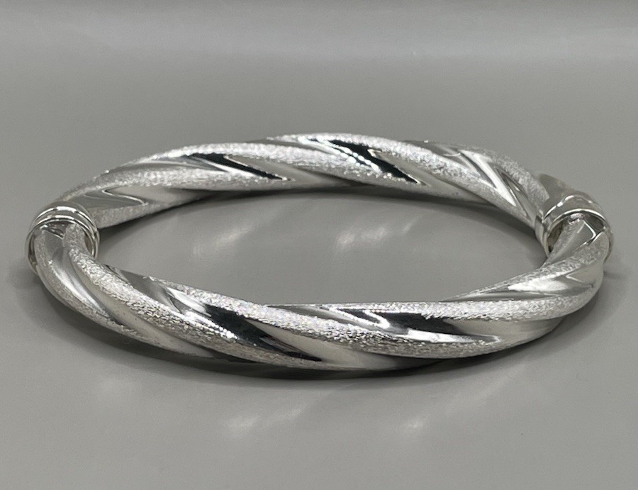 Arte d’Argento Womens Bangle Bracelet Sterling Silver 925 Diamond Cut