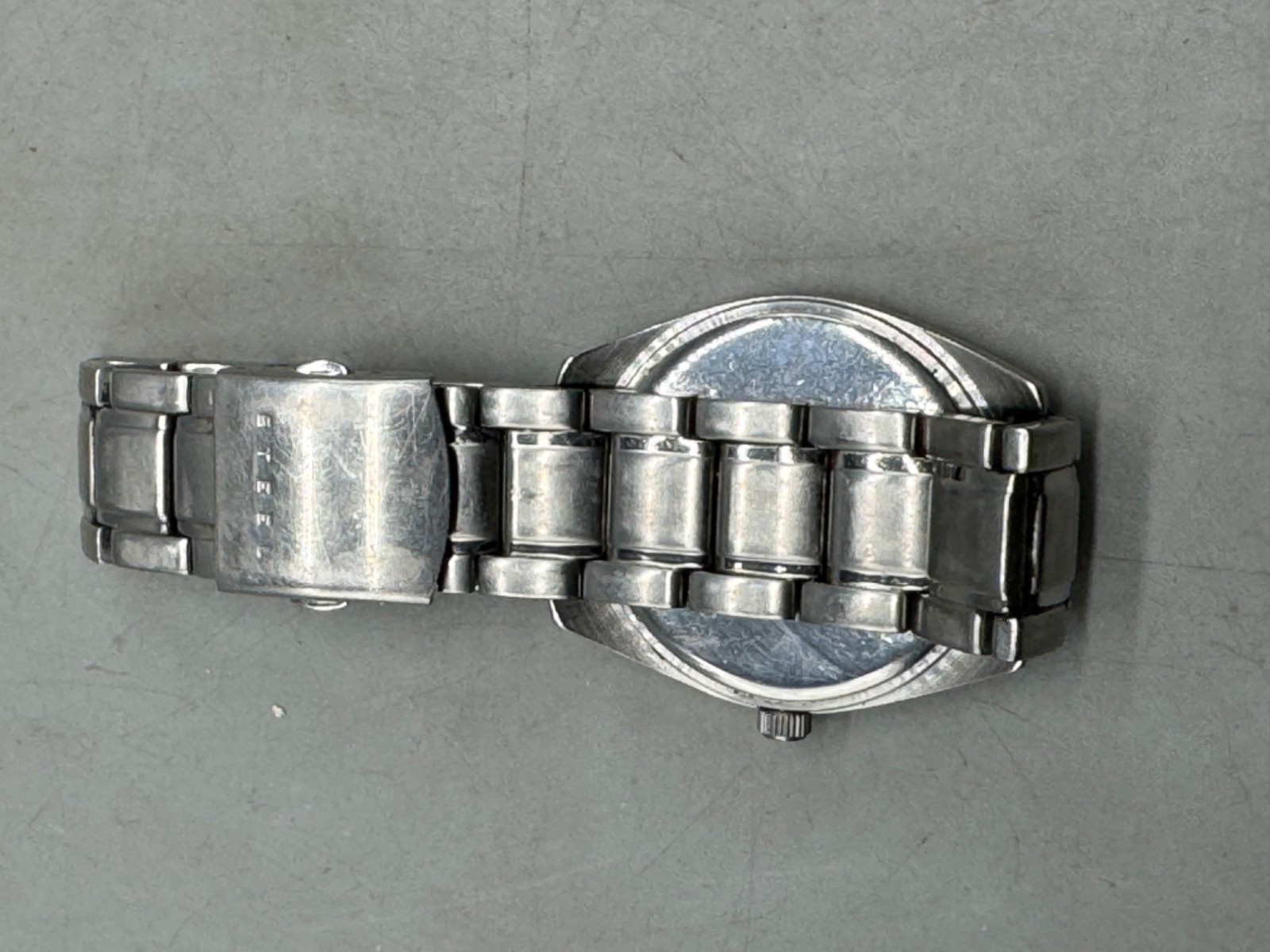 guess steel men’s watch 50 meters 165 feet water resistant made in Japan READ