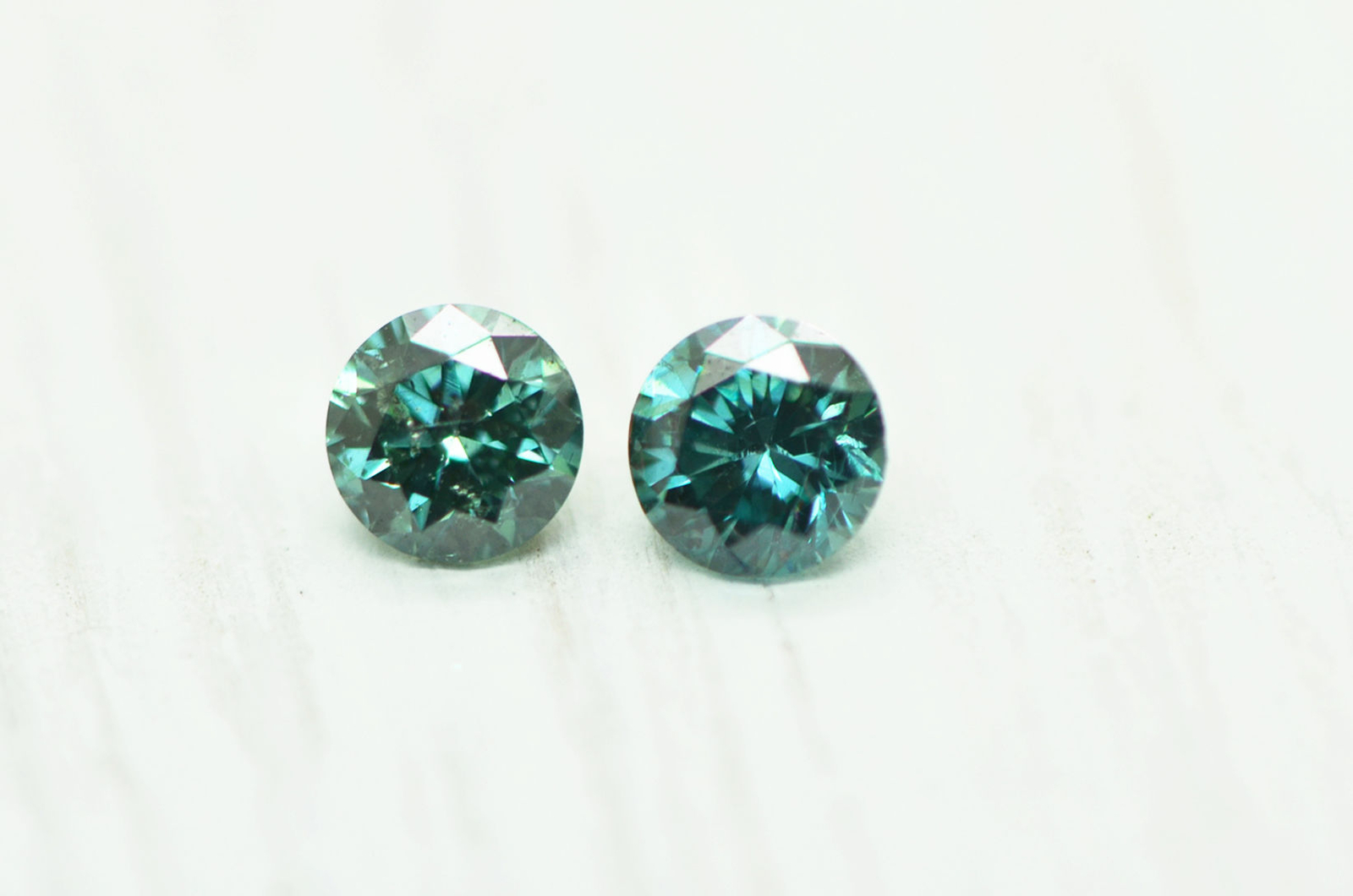 Round Diamonds Pair Fancy Green Enhanced VS2/SI1 Loose 3.65 MM Each 0.41 TCW