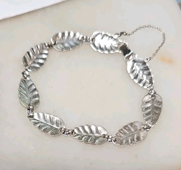 Vintage Signed B.B. Sterling Leaf Design Bracelet with Marcasite Stones 7 5/8″