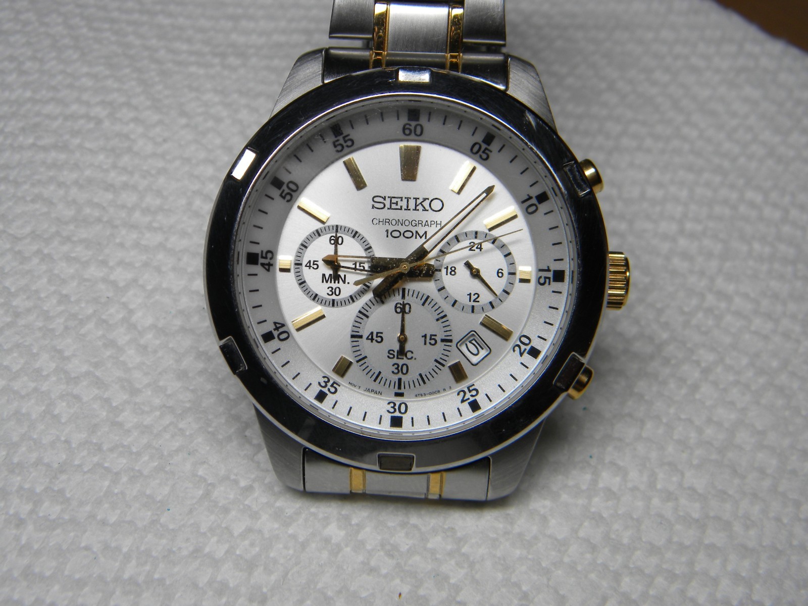 Seiko Chronograph 100M 4T53-00C0 with White Dial Very Short Band is Running