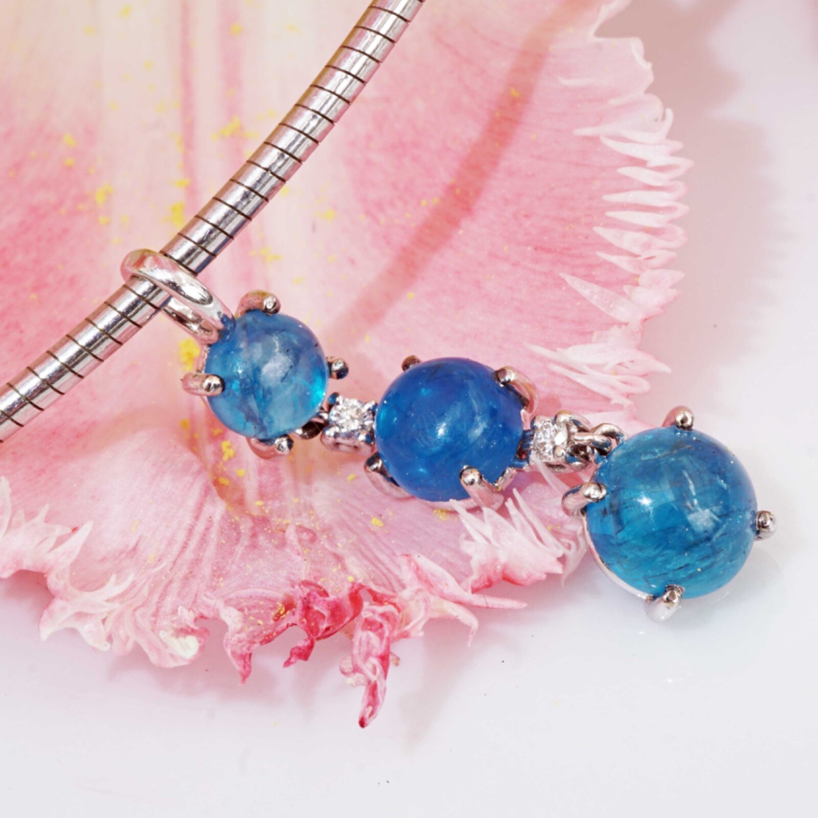 Apatite Brilliant Pendant 750 White Gold…the Fun Color NEON BLUE Total approx. 3.7