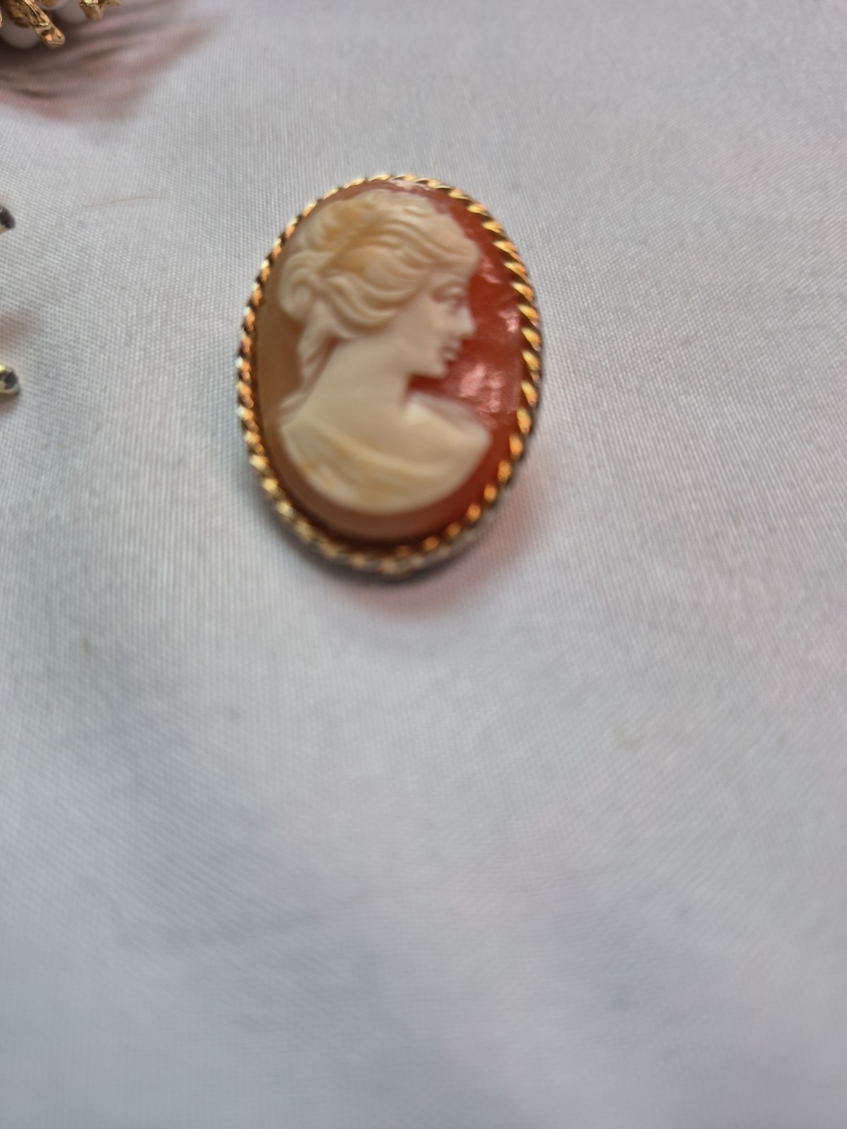 Vintage Brooches Lot Of Four