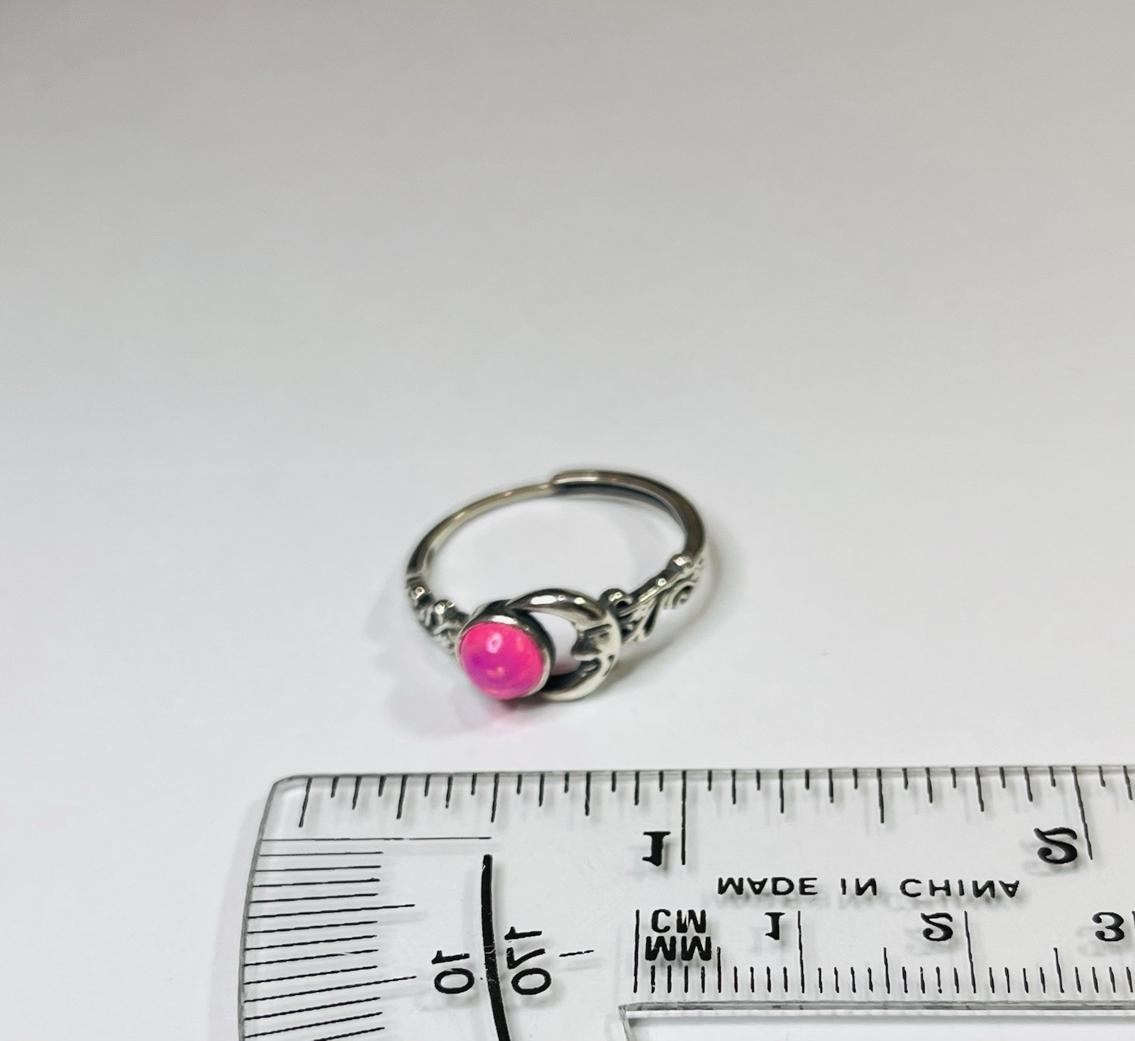 Vintage 925 Sterling Silver Natural Pink Rainbow Opal Man In Crescent Moon Ring
