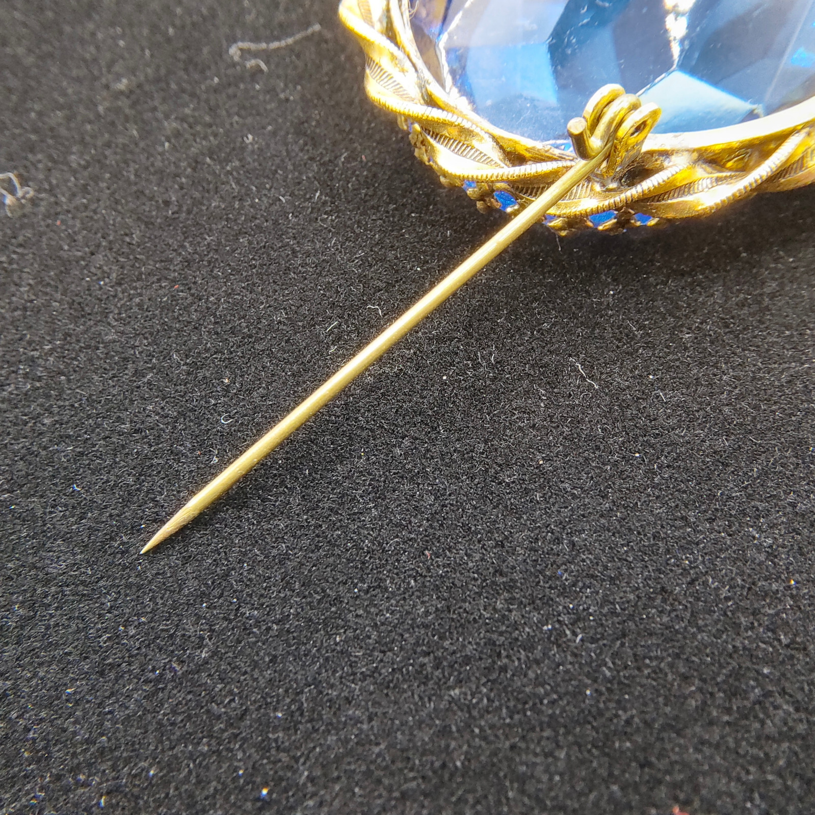 Vintage Art Deco Style Austrian Brooch Blue Paste Gold Tone Filigree Spiral Rope