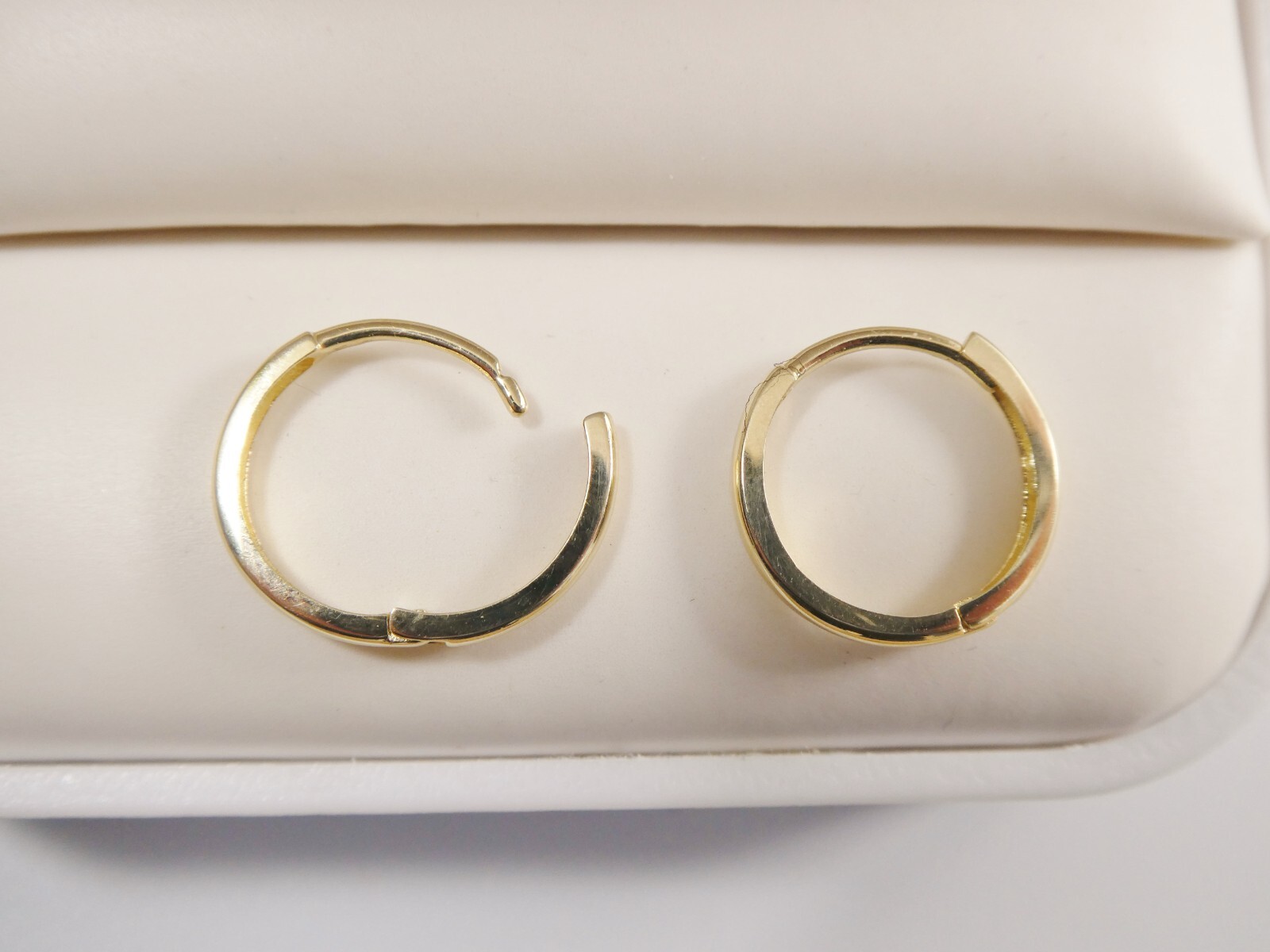 REAL 10K SOLID YELLOW GOLD 13.4MM PLAIN HUGGIE HOOP EARRING