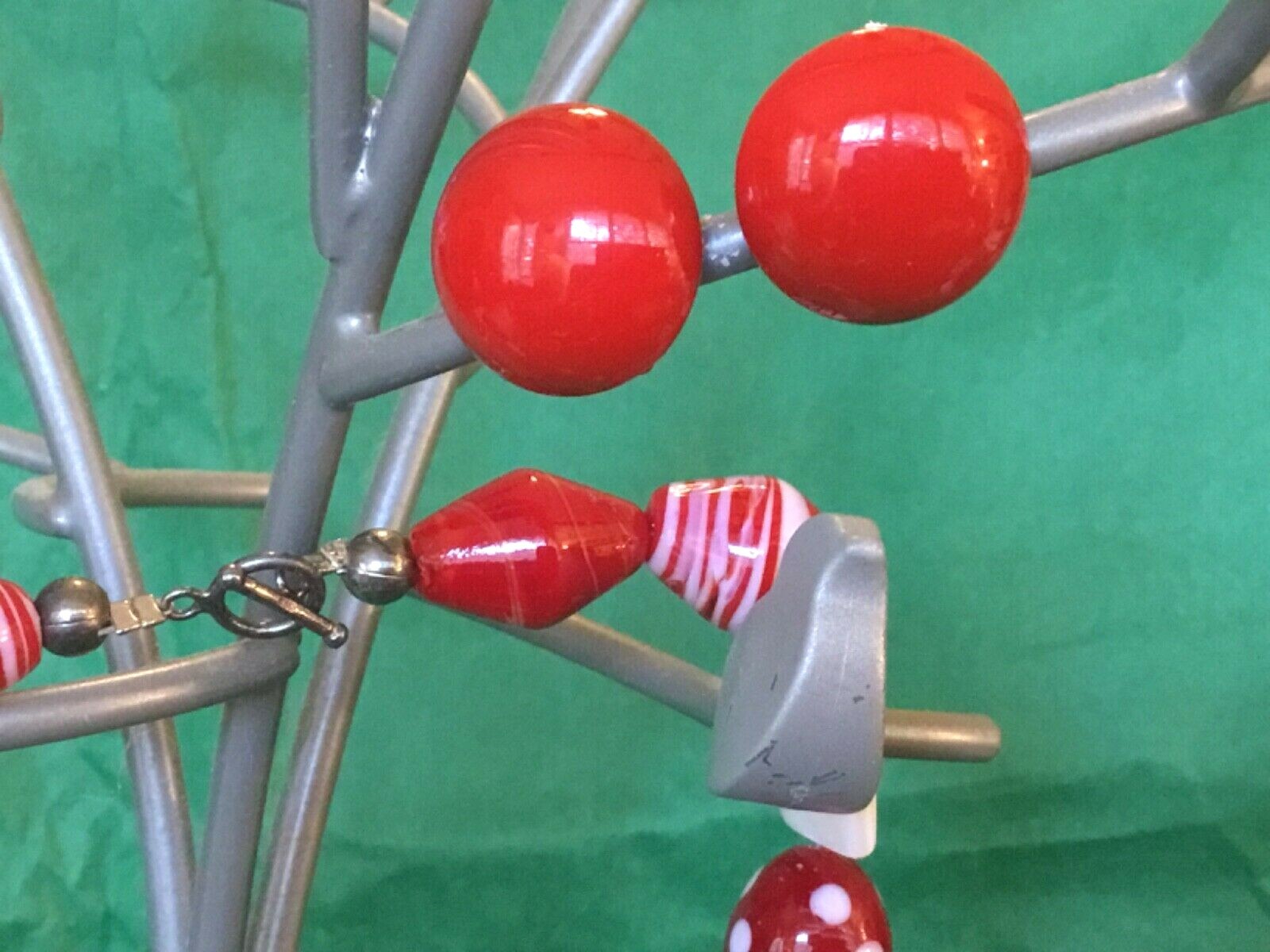 Earrings Red & White Diff Shaped Glass Beads Necklace & Clip-on Red Earrings