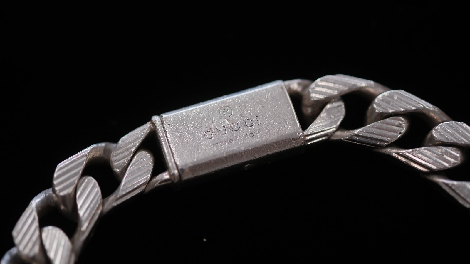 Gucci Sterling Silver Curb Link Heavy Bracelet 58.9g 9 INCHES LONG 10MM WIDE