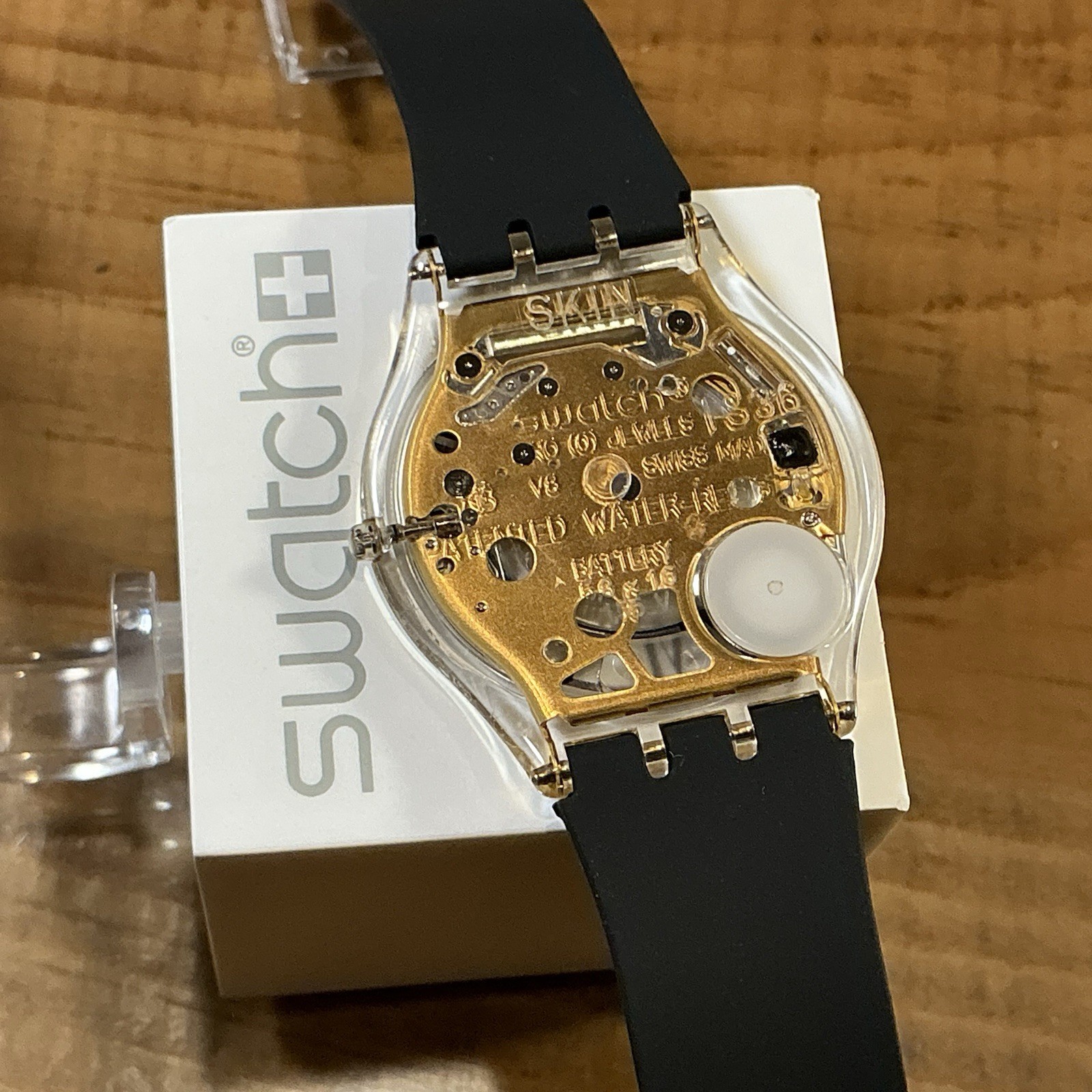 Skin – Ultra Thin – FORET NOIRE – SFK392 – Gold Gears / Roman Numerals – 34mm
