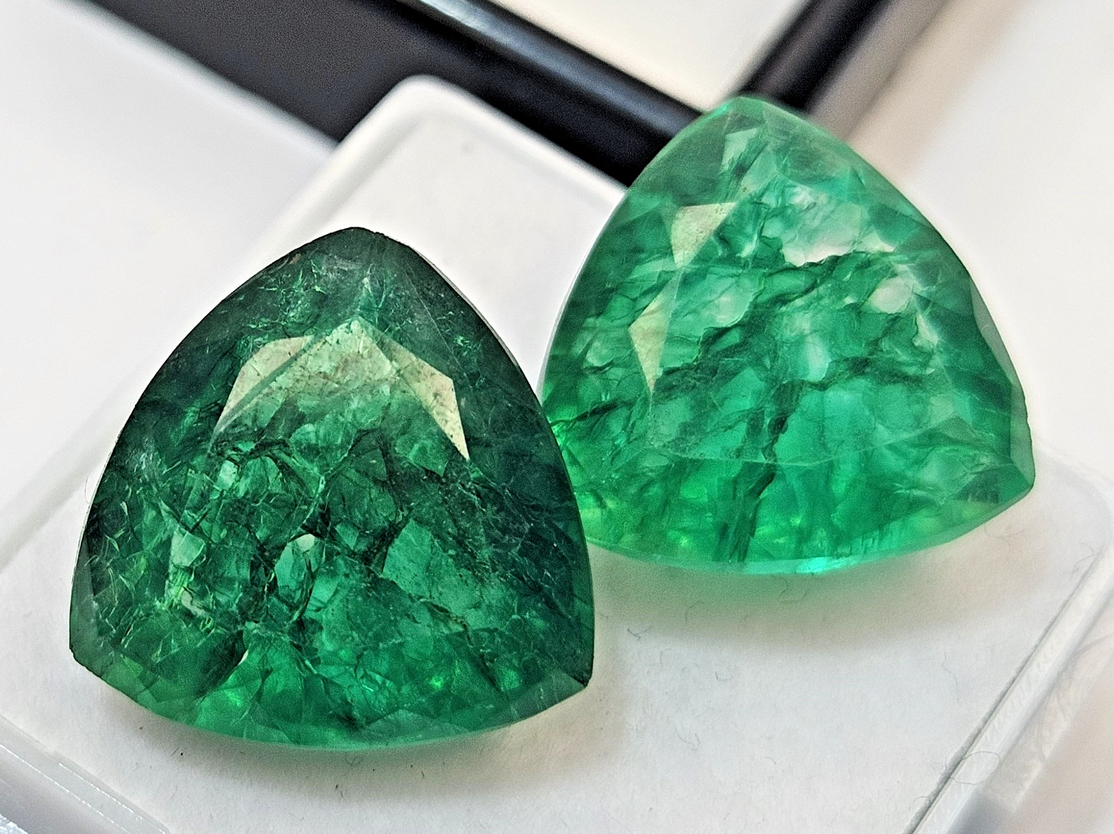 Colombian Green Pair Emerald 18+ Ct Trillion Cut For Earring Making Gemstone