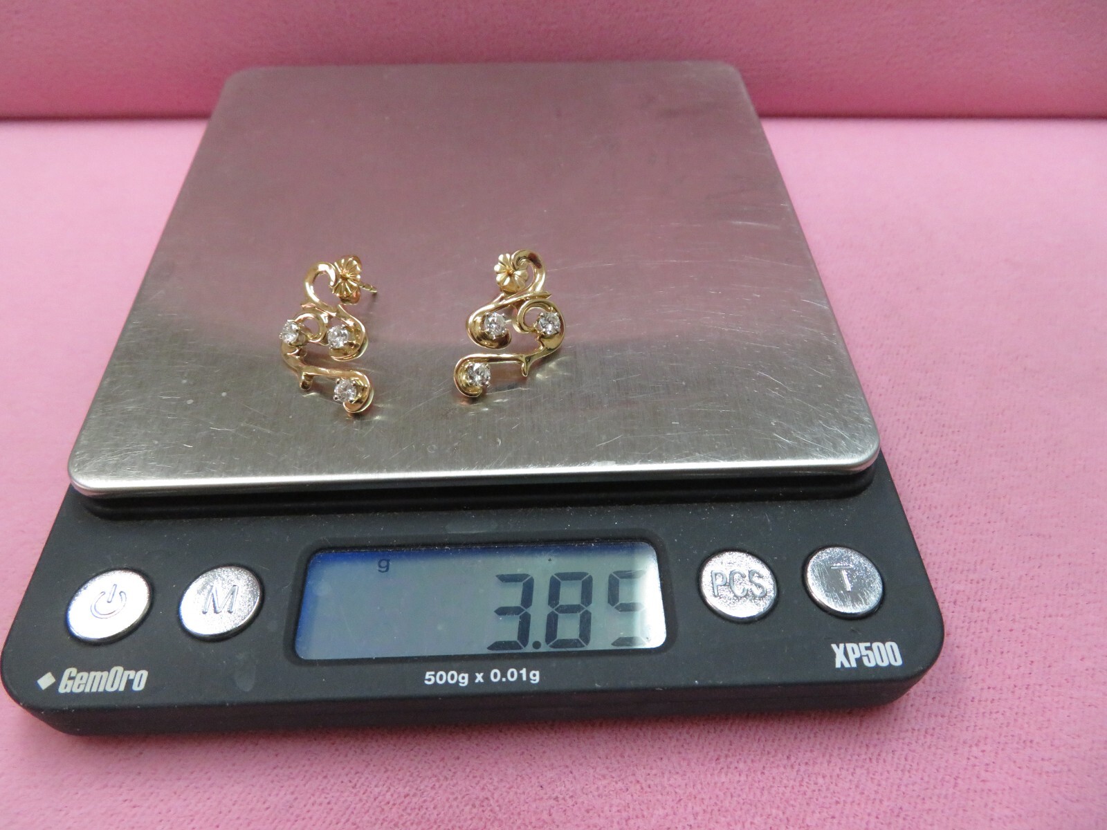 Pretty 14K Solid Yellow Gold .6CT Diamond Stud Earrings 3.85 Grams