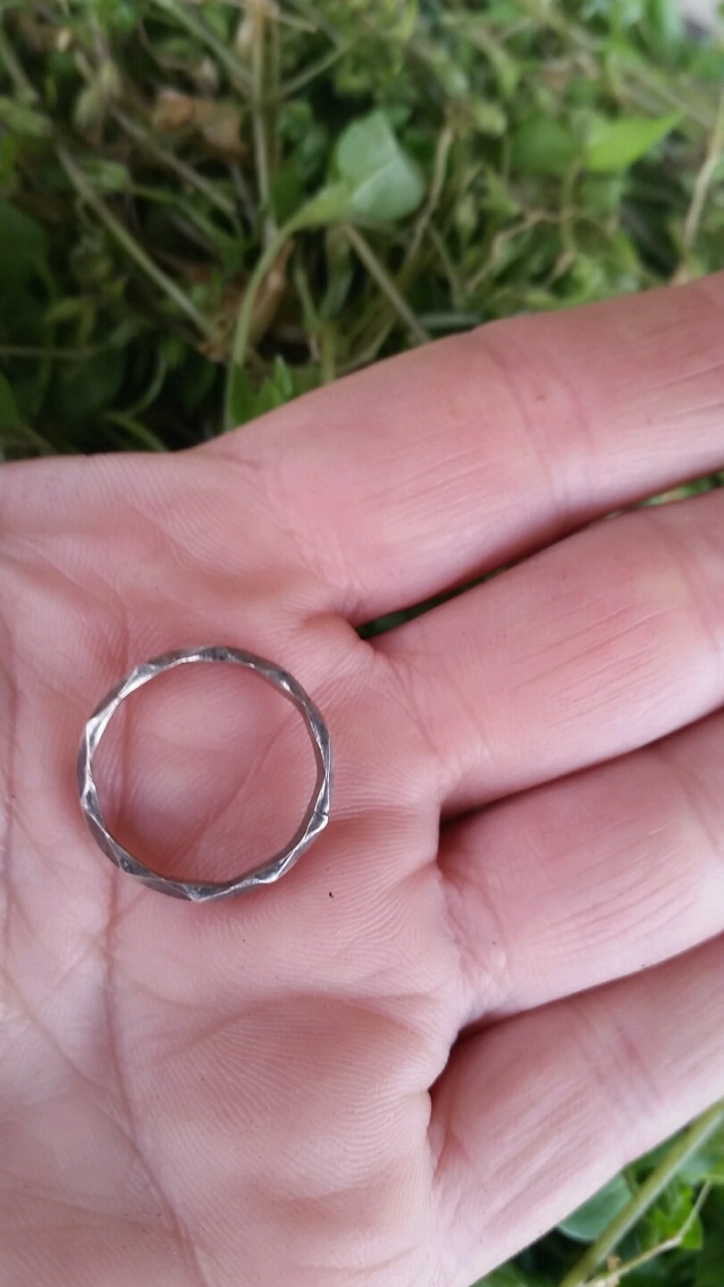 vintage sterling silver band ring hammered diamond shape pattern.size 5.15