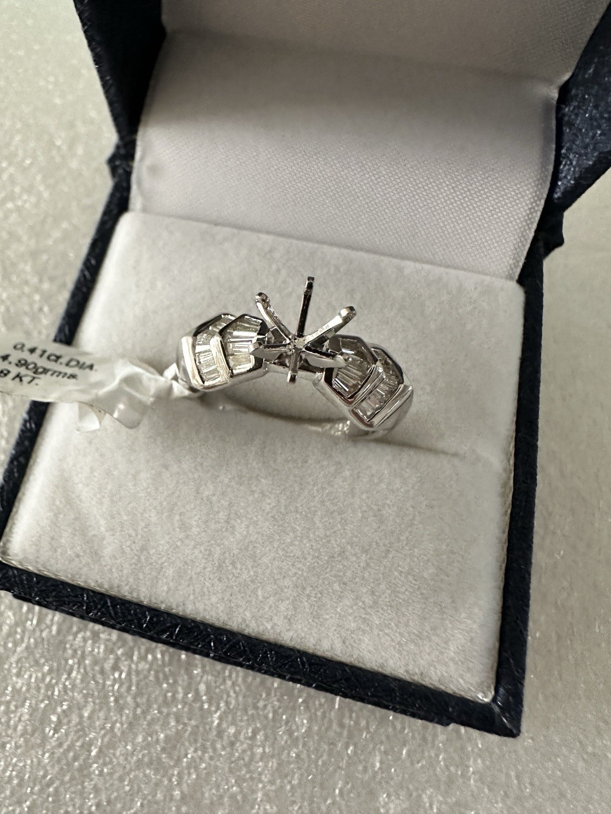 18kt.white gold semi mount ring with baguette diamonds size 7,4.90 gram.