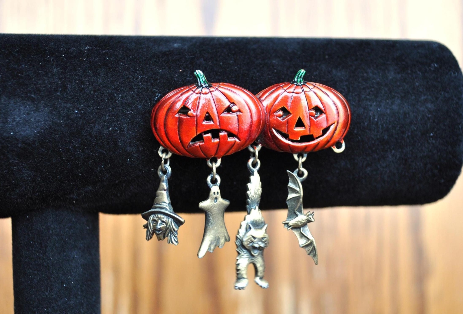 Awesome Pin! – JJ Jonette Halloween Pumpkin Pin – JJ Jewelry – Missing One Charm