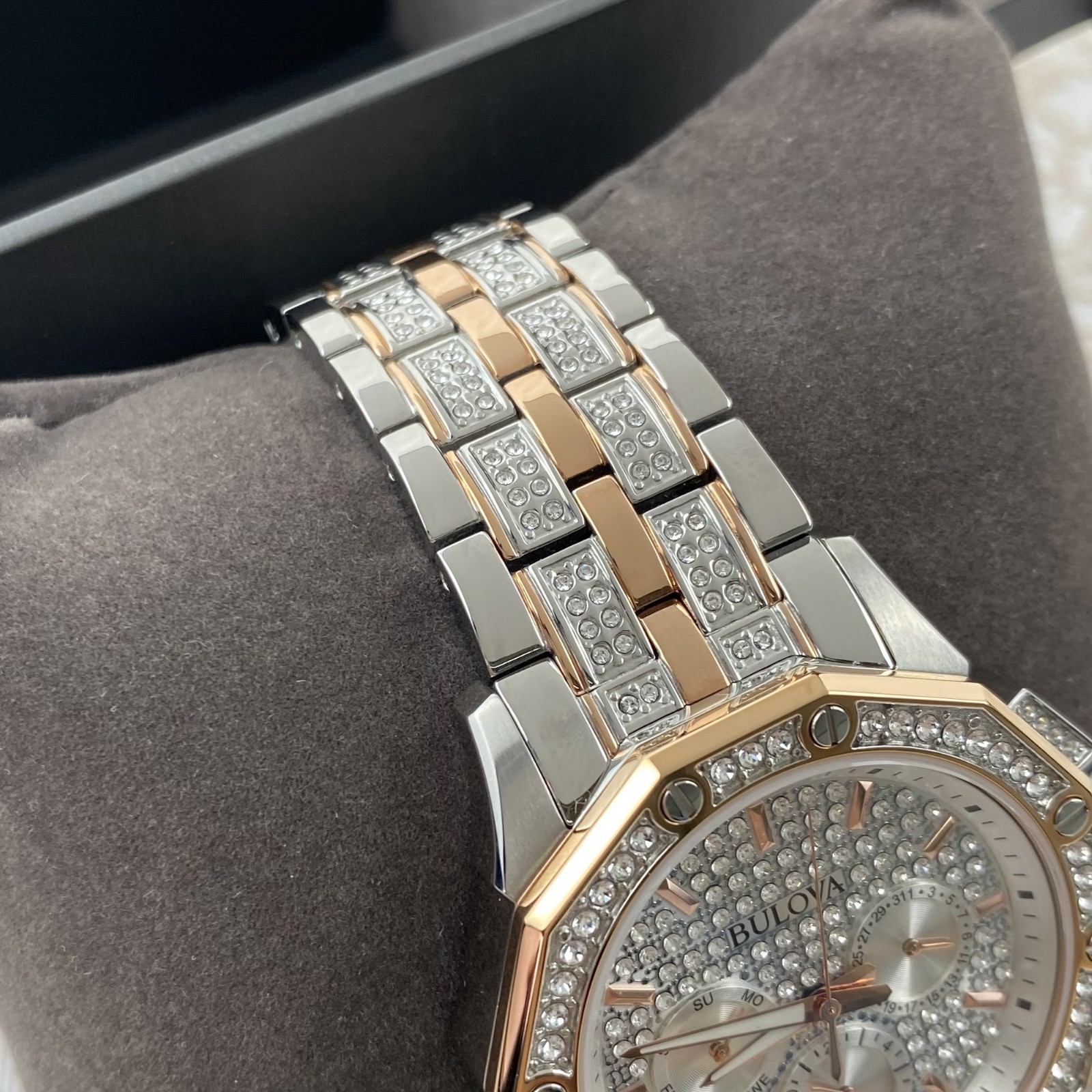 Bulova 98C133 Octava Men’s Quartz Watch 41.5mm Two-Tone Gold Silver Crystal