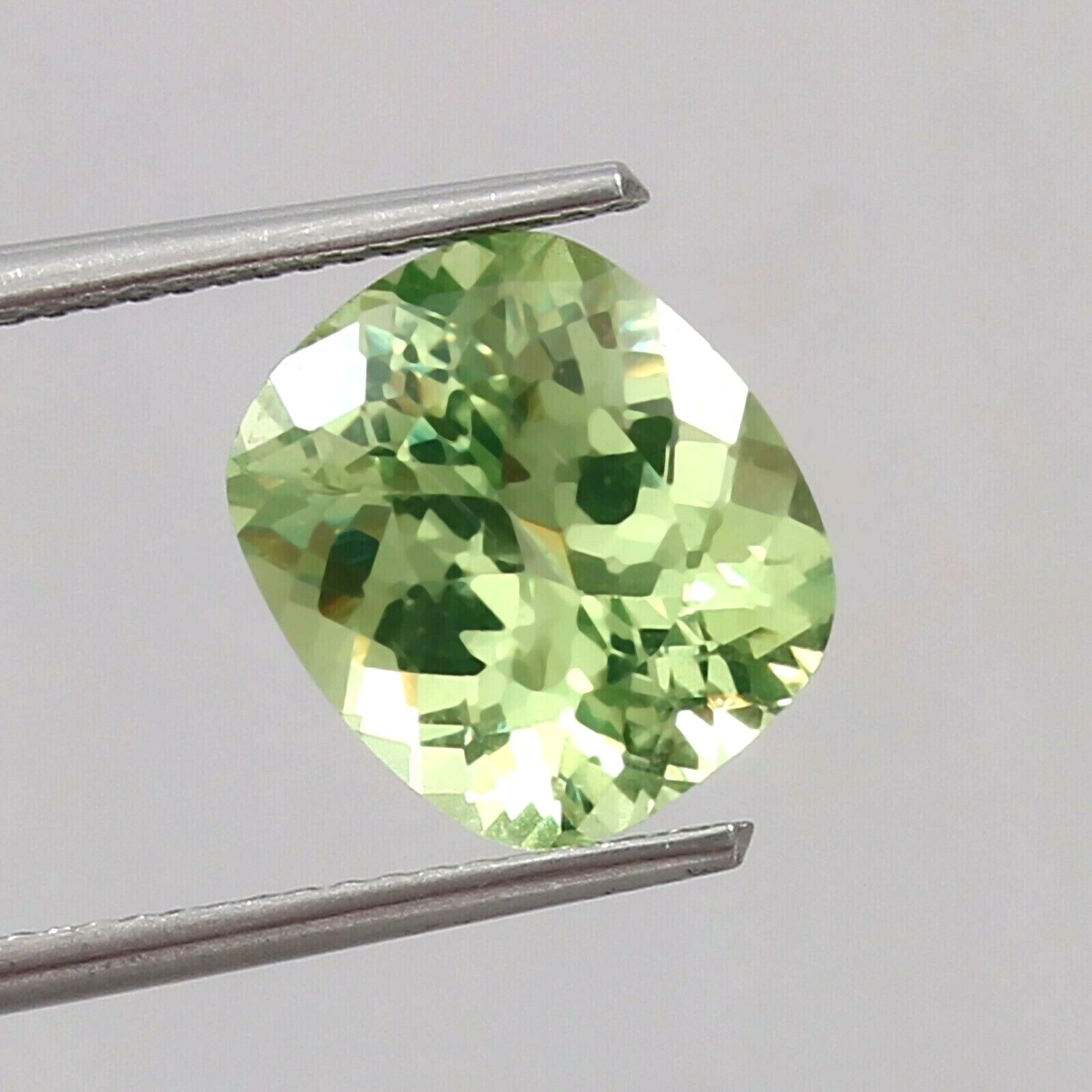AAA Natural Flawless Green Ceylon Chrysoberyl Loose Cushion Gemstone Cut 5.00 Ct