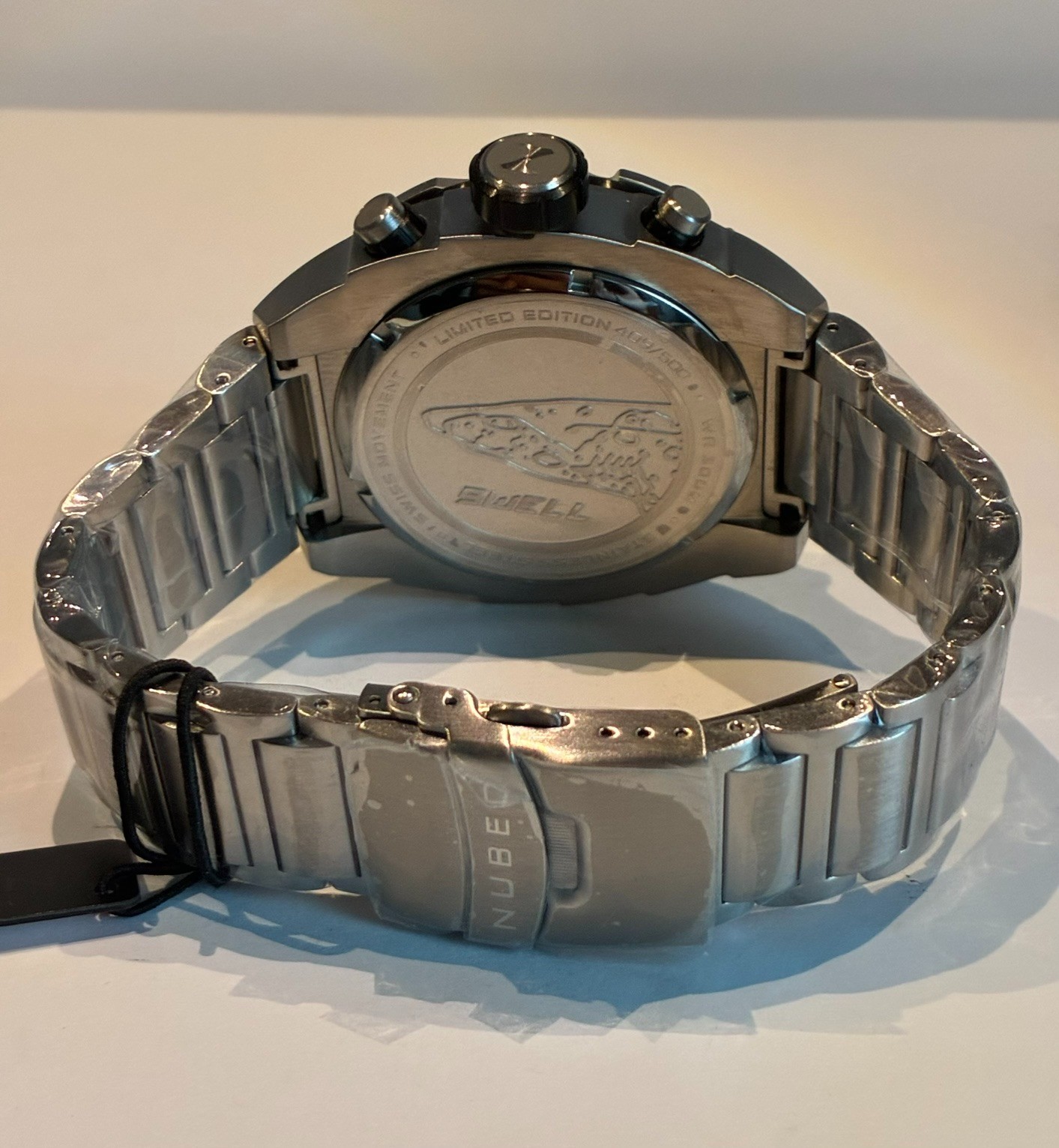 SWELL LIMITED EDITION SWISS ISA8171 QUARTZ 49MM WATCH BOX SET MSRP: $1,300 (NEW)