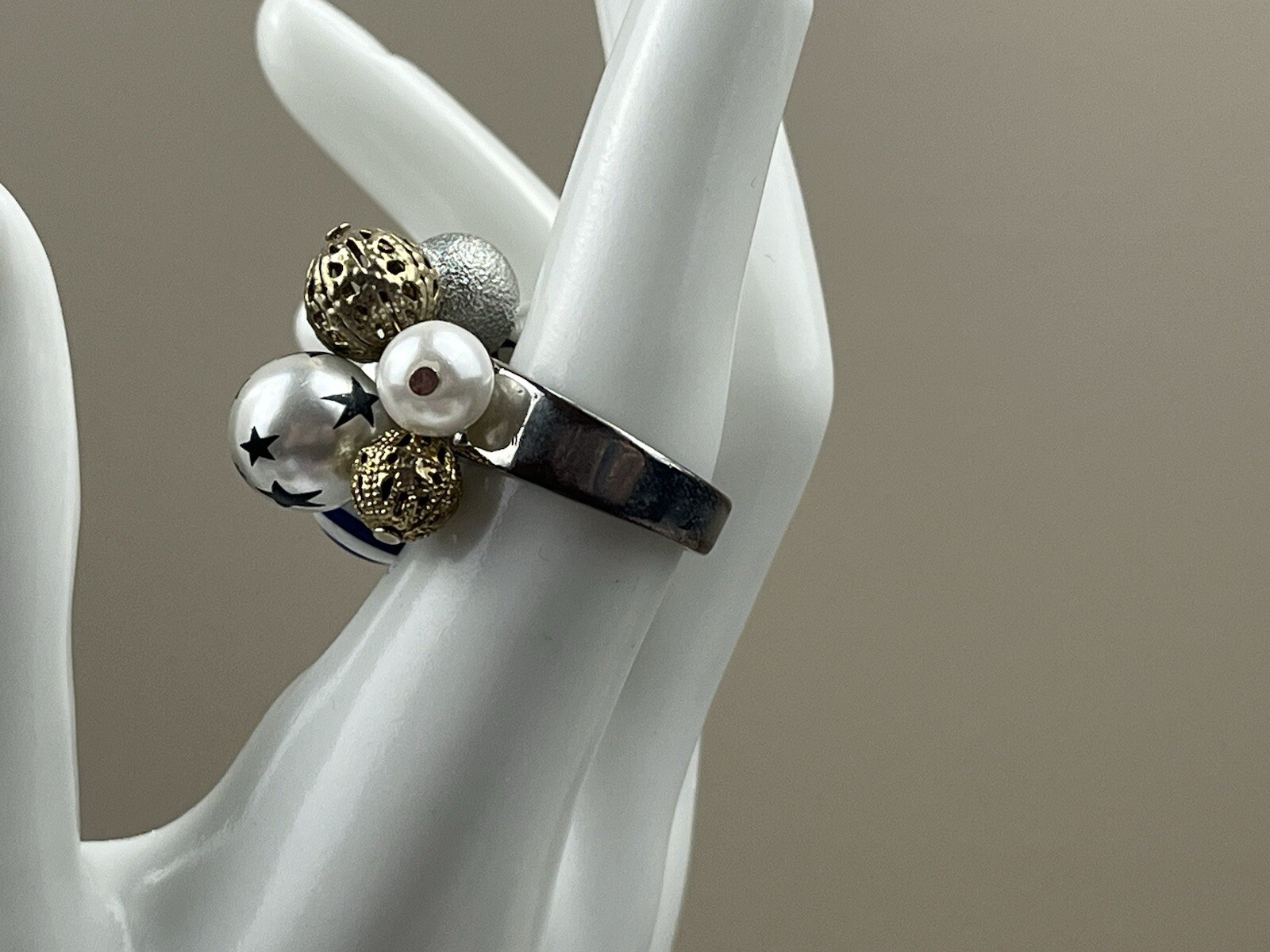 Blue, White, Silver, Black And Gold Beaded Silver Tone Cluster Ring (Size 7)