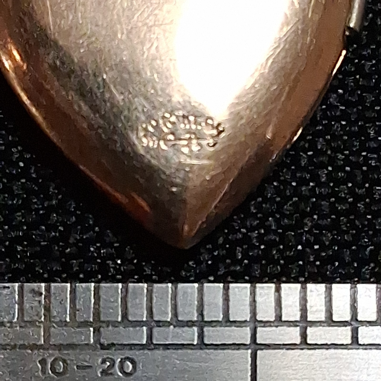 VTG ART DECO ETCHED 12k GOLD FILLED HEART LOCKET PENDANT J21