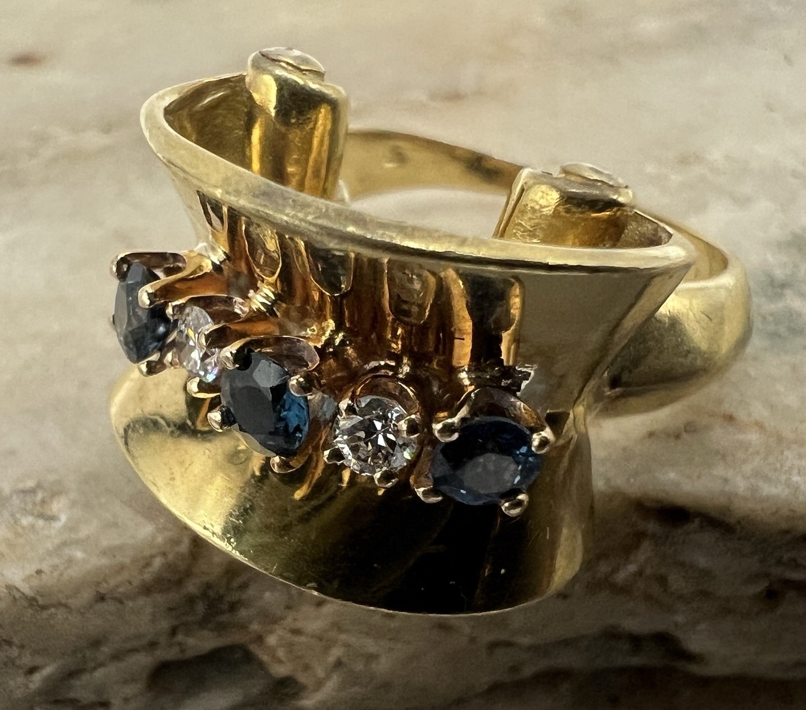 Unusual 18K Solid Yellow Gold Custom Designed Diamond & Sapphire Ring 10.7 Grams