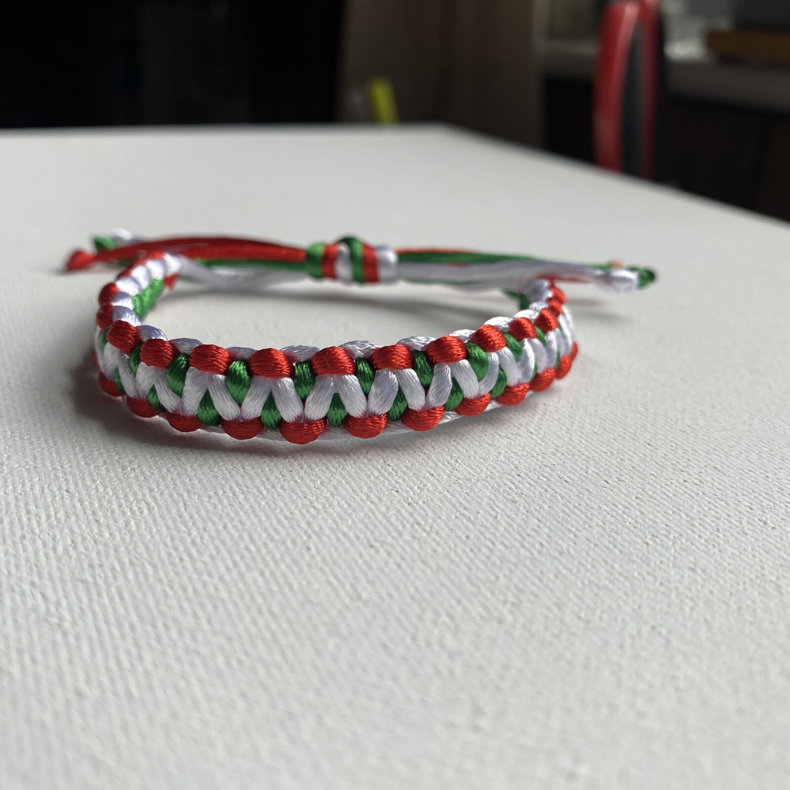 BULGARIA Bracelet ГРИВНА WHITE GREEN RED Satin Rattail Cord Shamballa Nylon